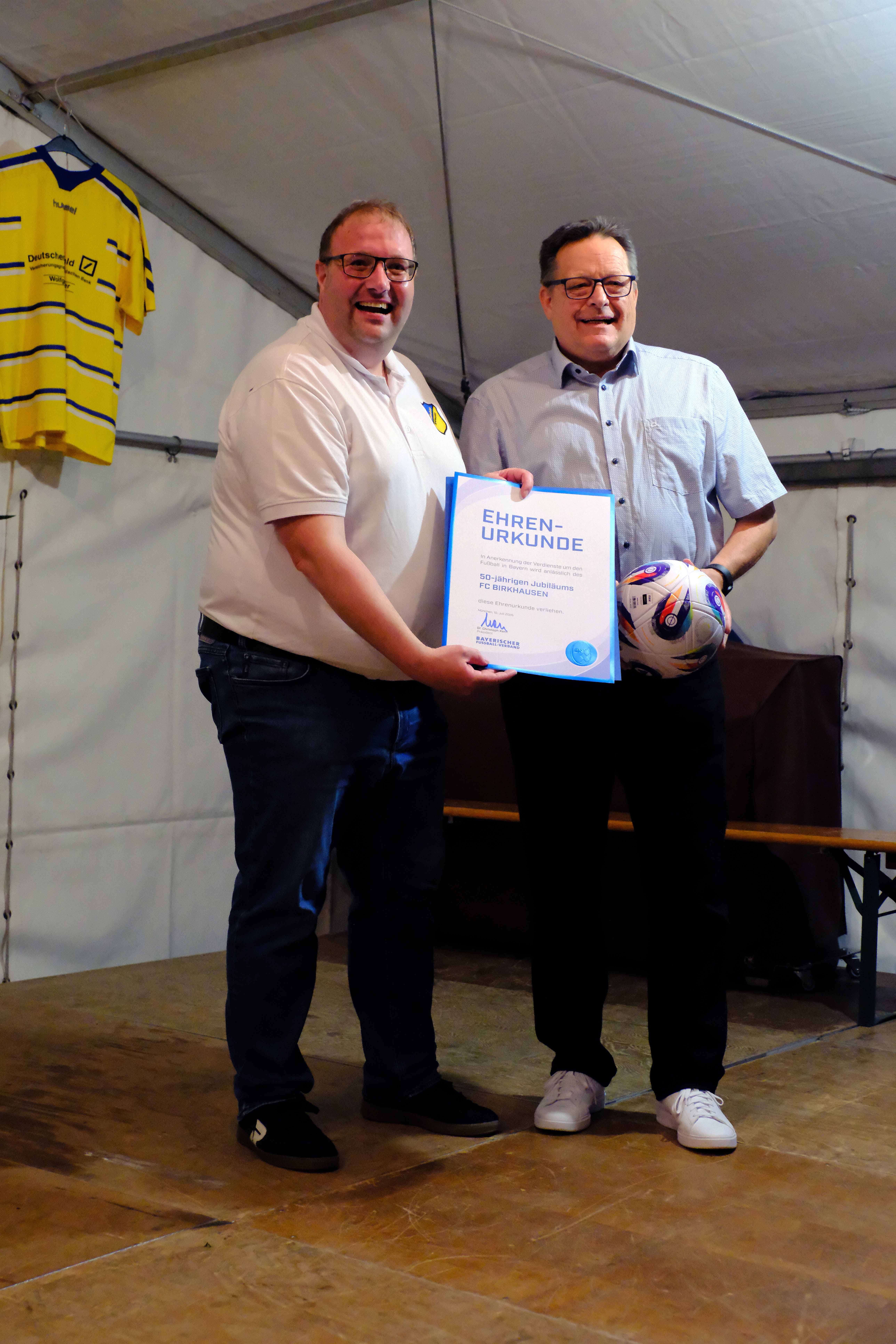 Übergabe der Ehrenurkunde 50 Jahre FC Birkhausen